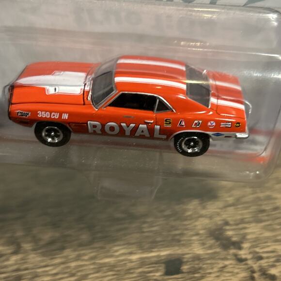 AUTO WORLD 1969 Pontiac Firebird Royal Bobcat Carousel Red 1:64 - Picture 4 of 7